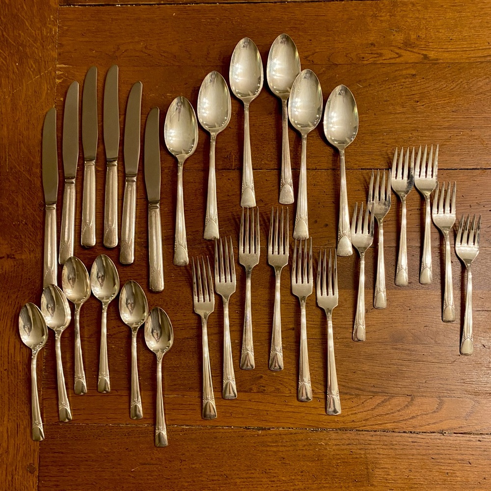 Antique 1939 Embassy Bouquet Silver Plate 30 Piece Dinnerware Flatware Set VTG